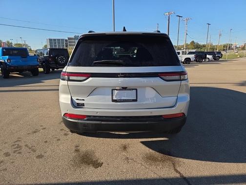 2022 Jeep Grand Cherokee Altitude