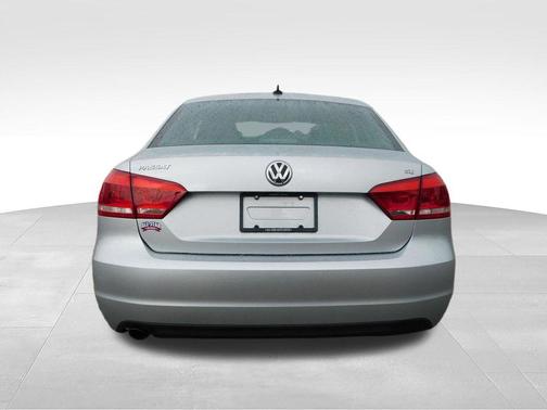 Reflex Silver Metallic 2012 Volkswagen Passat 2.5 SE