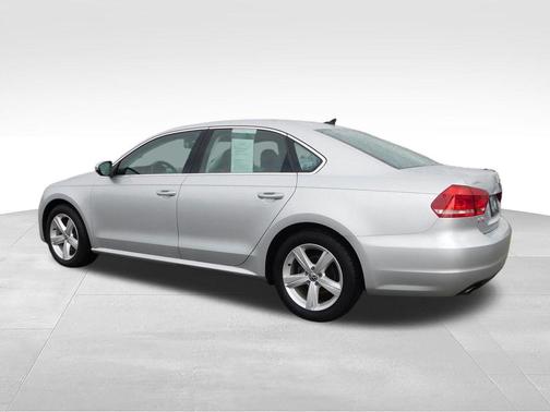Reflex Silver Metallic 2012 Volkswagen Passat 2.5 SE