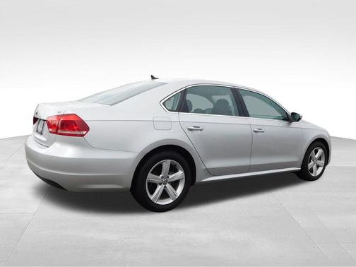 Reflex Silver Metallic 2012 Volkswagen Passat 2.5 SE