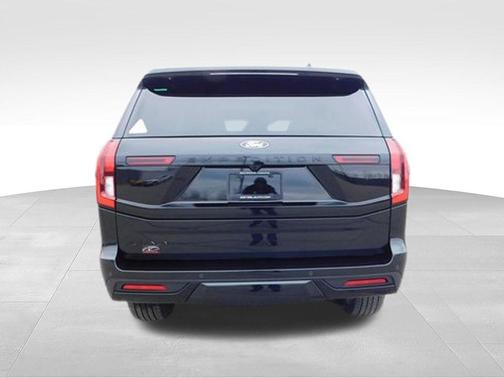 Agate Black Metallic 2026 Ford Expedition Platinum