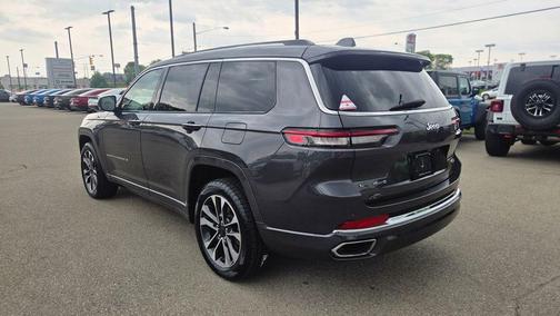 Metallic 2022 Jeep Grand Cherokee L Overland