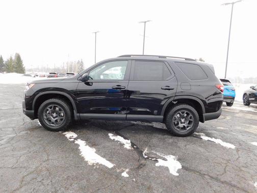 Crystal Black Pearl 2026 Honda Pilot TrailSport