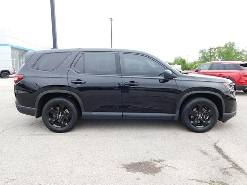 Crystal Black Pearl 2023 Honda Pilot LX