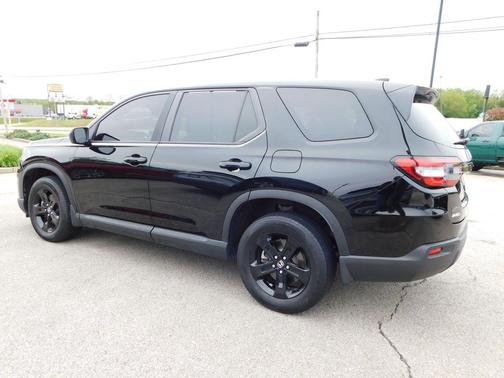 Crystal Black Pearl 2023 Honda Pilot LX