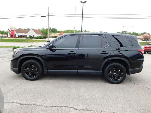 Crystal Black Pearl 2023 Honda Pilot LX