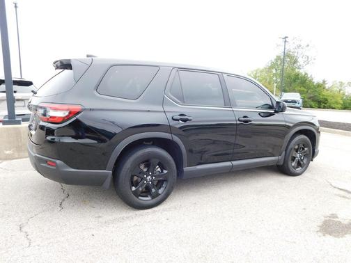 Crystal Black Pearl 2023 Honda Pilot LX