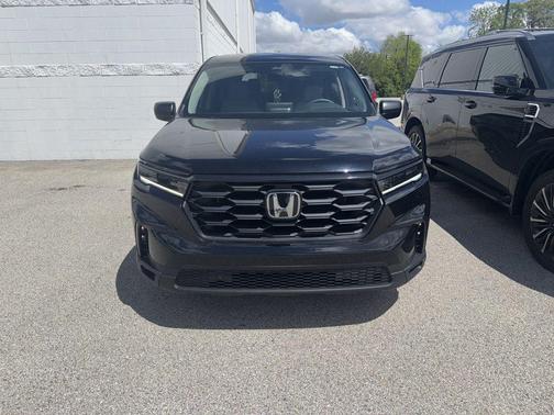 Crystal Black Pearl 2023 Honda Pilot LX