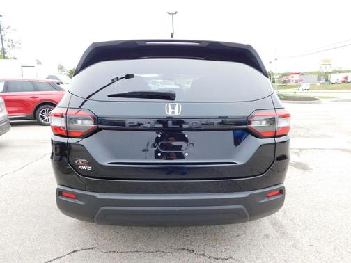 Crystal Black Pearl 2023 Honda Pilot LX