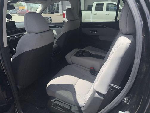 Crystal Black Pearl 2023 Honda Pilot LX