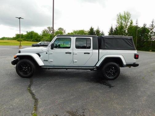 2023 Jeep Gladiator Sport