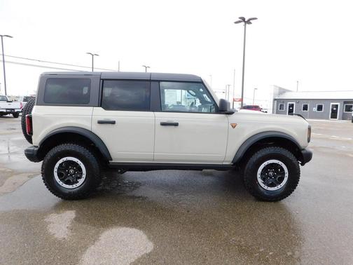 Desert Sand 2026 Ford Bronco Badlands