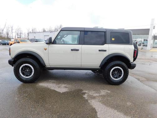 Desert Sand 2026 Ford Bronco Badlands