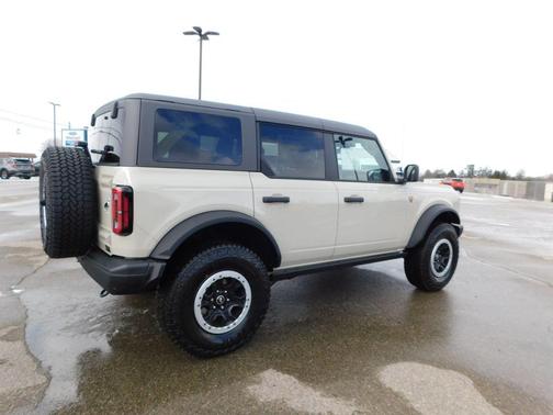 Desert Sand 2026 Ford Bronco Badlands