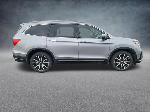 Lunar Silver Metallic 2021 Honda Pilot Elite