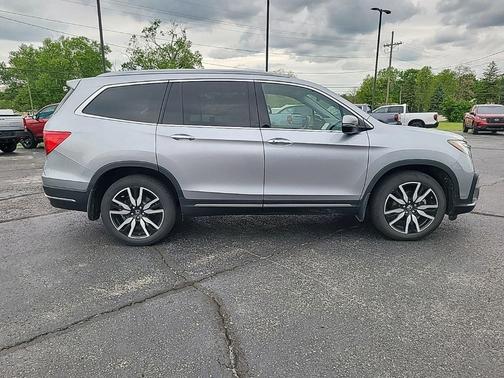 Lunar Silver Metallic 2021 Honda Pilot Elite