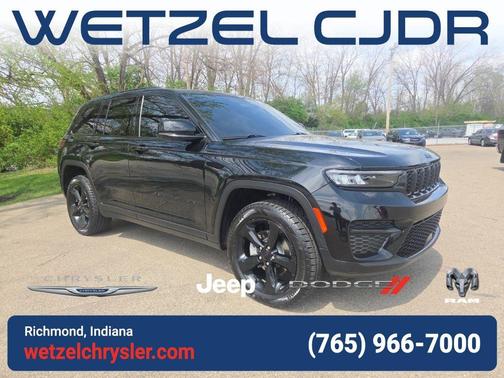 Diamond Black 2023 Jeep Grand Cherokee Altitude