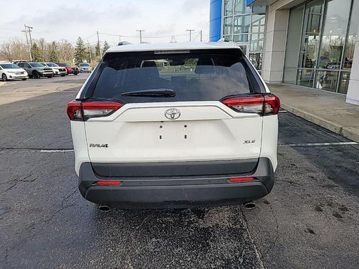 Super White 2019 Toyota RAV4 XLE