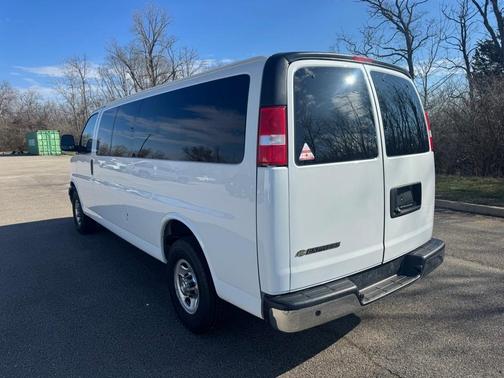 2022 Chevrolet Express 3500 LS