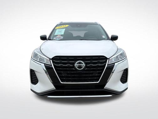 Aspen White / Super Black 2021 Nissan Kicks SV