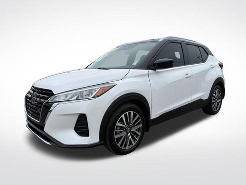 Aspen White / Super Black 2021 Nissan Kicks SV