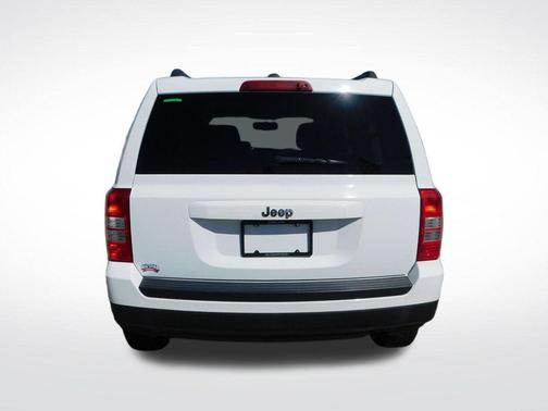 Bright White Clearcoat 2016 Jeep Patriot Sport