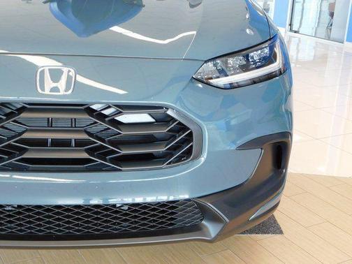 Pearl 2026 Honda HR-V Sport