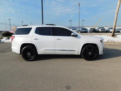 2023 GMC Acadia Denali