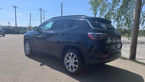 Diamond Black 2022 Jeep Compass Latitude Lux