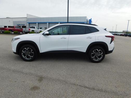 Summit White 2025 Chevrolet Trax LT