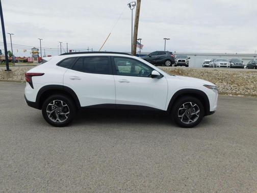 Summit White 2025 Chevrolet Trax LT