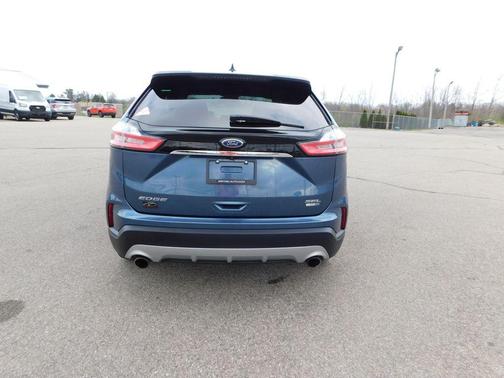 Blue Metallic 2019 Ford Edge SEL