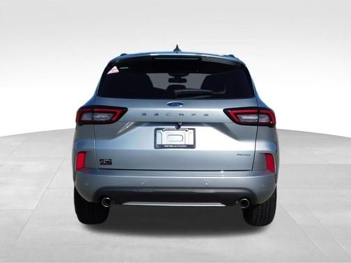 Iconic Silver Metallic 2023 Ford Escape ST-Line Elite