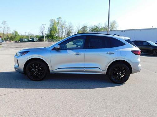 Iconic Silver Metallic 2023 Ford Escape ST-Line Elite