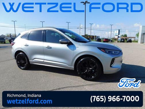 Iconic Silver Metallic 2023 Ford Escape ST-Line Elite