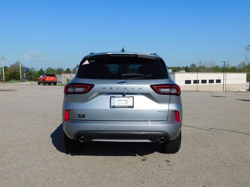 Iconic Silver Metallic 2023 Ford Escape ST-Line Elite