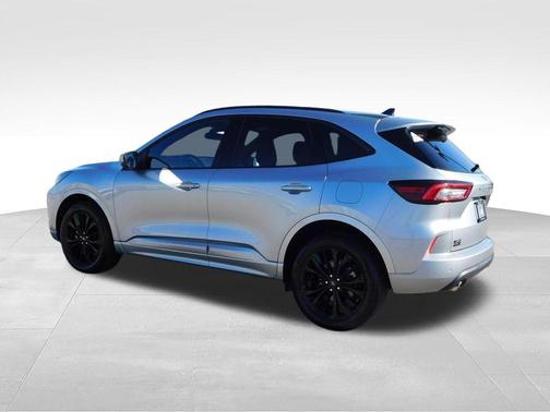 Iconic Silver Metallic 2023 Ford Escape ST-Line Elite