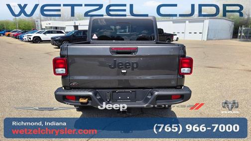 Granite Crystal Clearcoat Metallic 2026 Jeep Gladiator 85th Anniversary Edition