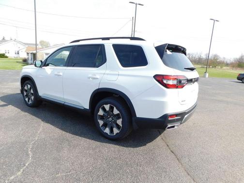 Platinum White Pearl 2026 Honda Pilot Touring