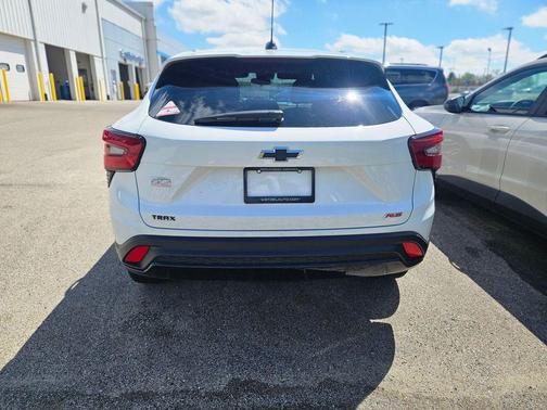 Summit White 2024 Chevrolet Trax 1RS