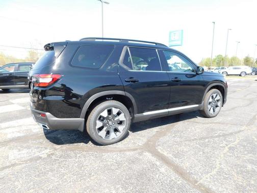 Crystal Black Pearl 2026 Honda Pilot Touring