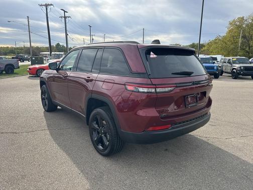 2025 Jeep Grand Cherokee Laredo