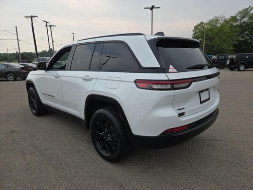 2024 Jeep Grand Cherokee Laredo