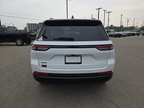 2024 Jeep Grand Cherokee Laredo