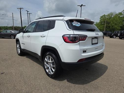 2024 Jeep Compass Latitude Lux