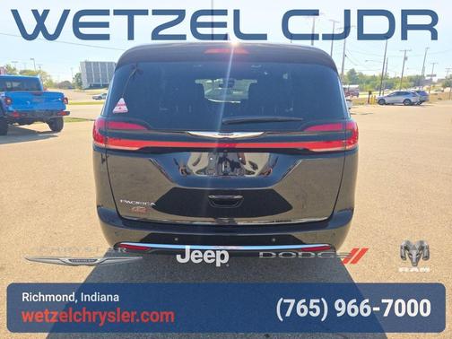 2026 Chrysler Pacifica Select