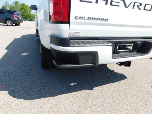 Summit White 2022 Chevrolet Colorado LT