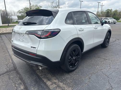 Platinum White Pearl 2026 Honda HR-V Sport