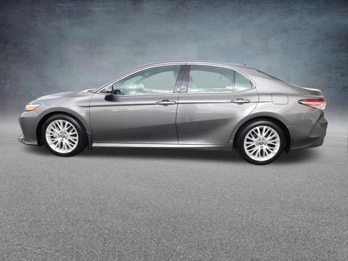 Predawn Gray Mica 2018 Toyota Camry XLE