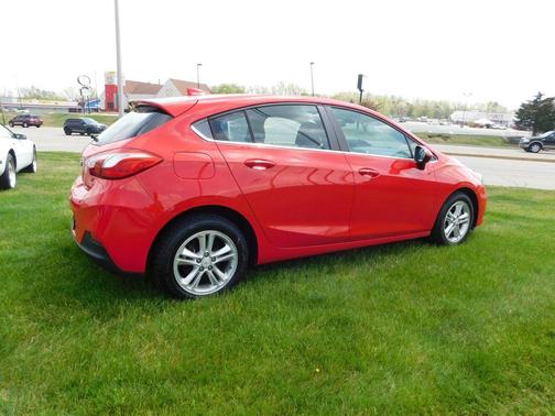 Red 2017 Chevrolet Cruze LT